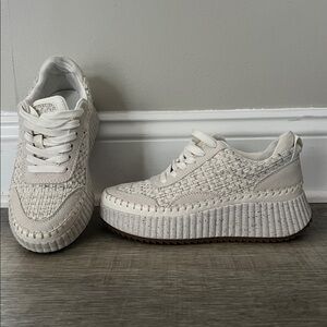 Universal Thread Women's Persephone Sneakers